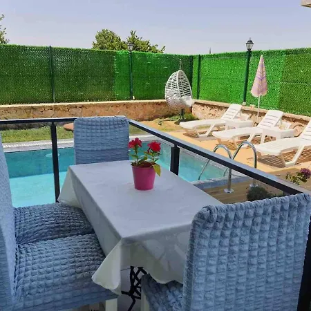Captivating House With Pool Near Ski Center In Kartepe Near Sapanca Casa vacanze Kocaeli