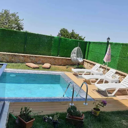 Captivating House With Pool Near Ski Center In Kartepe Near Sapanca Casa vacanze Kocaeli